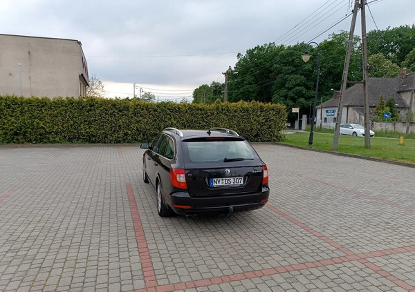 Skoda Superb cena 36900 przebieg: 199700, rok produkcji 2011 z Choszczno małe 154